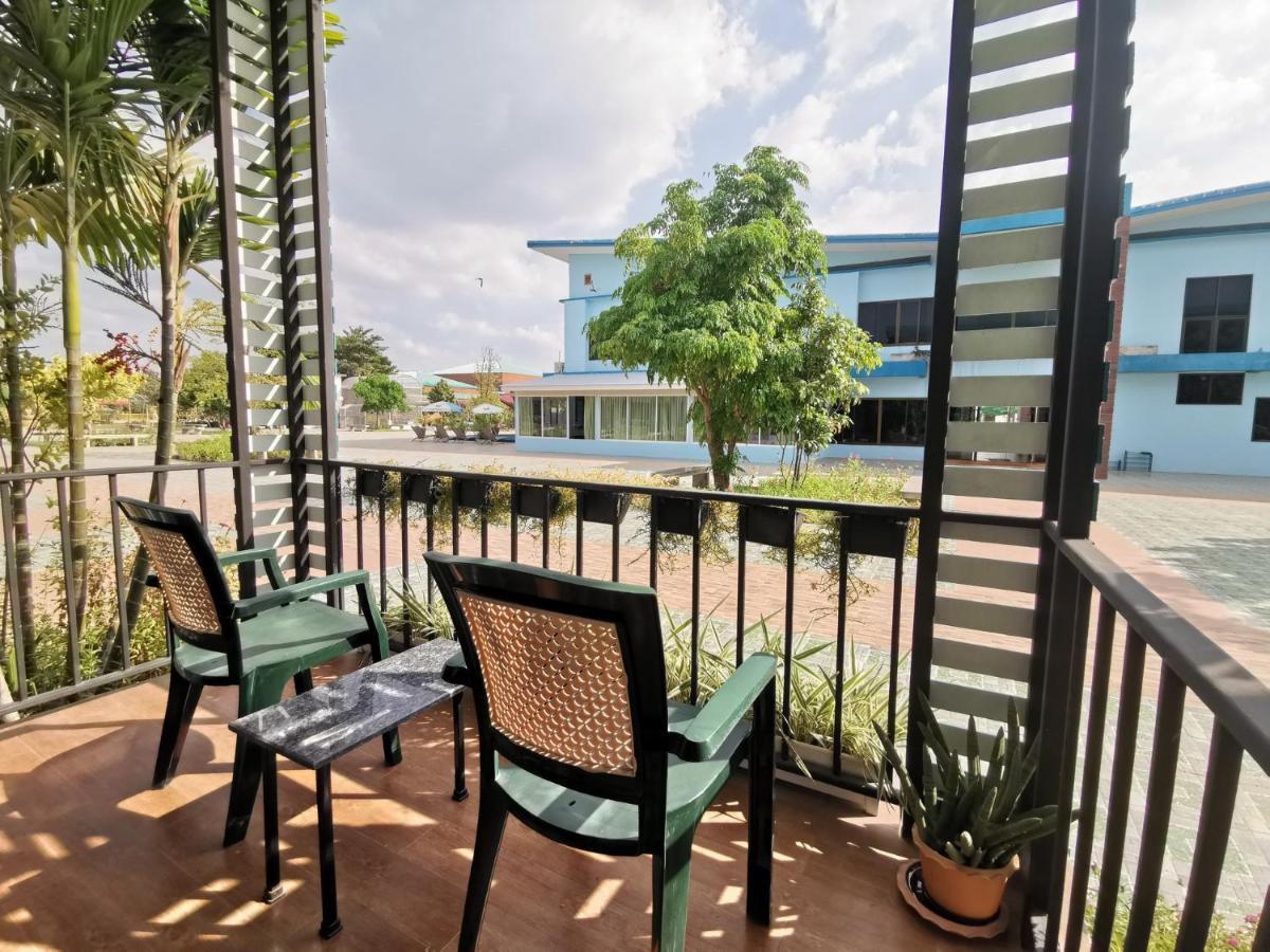 Menam Resort Nakhon Pathom Exterior foto