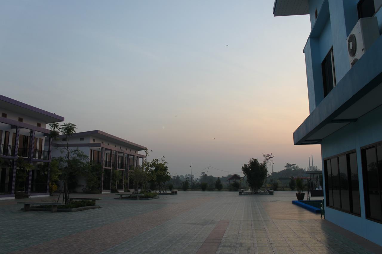 Menam Resort Nakhon Pathom Exterior foto
